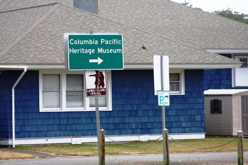 Heidi'S Inn Ilwaco Exterior photo