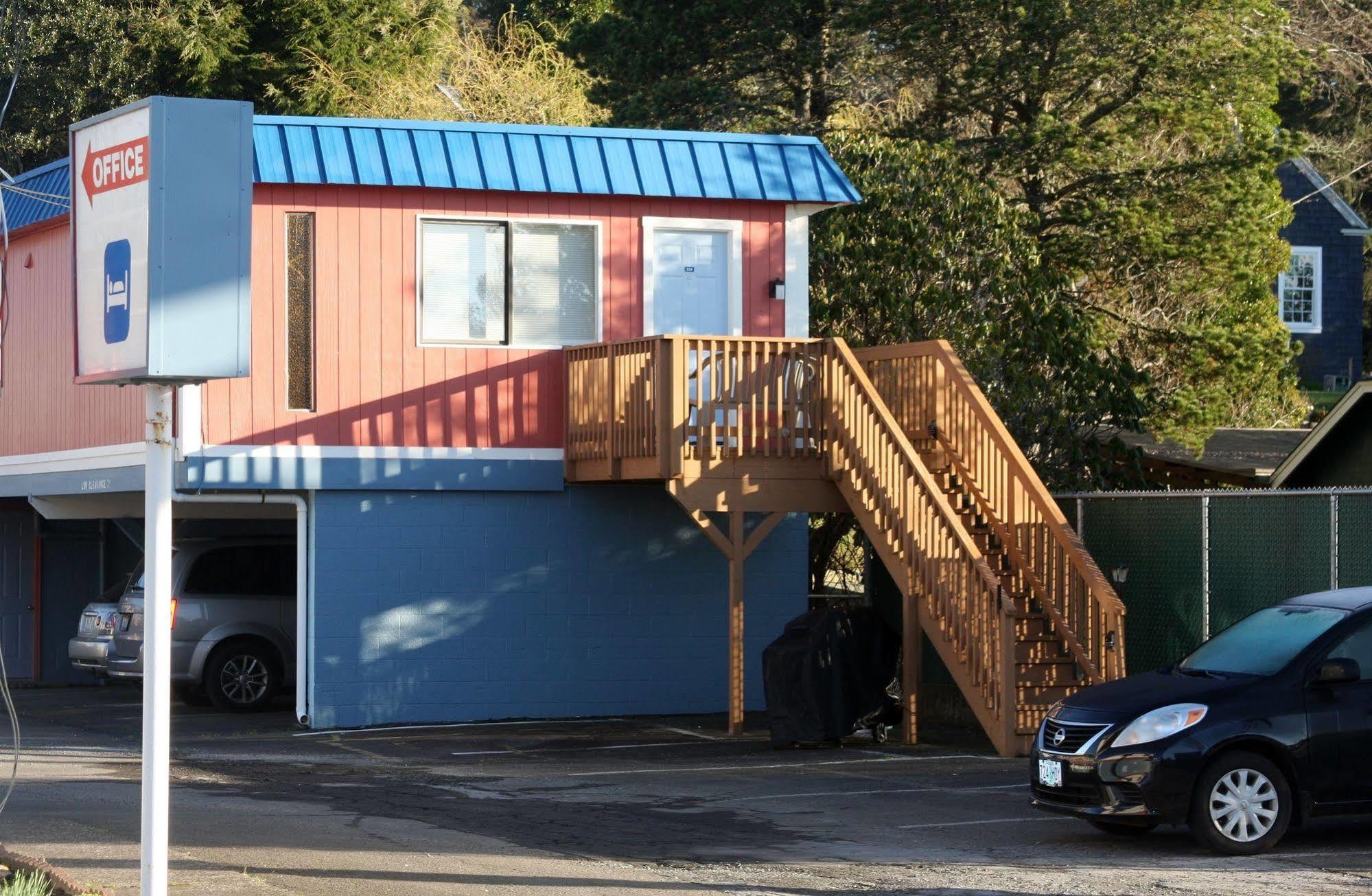 Heidi'S Inn Ilwaco Exterior photo